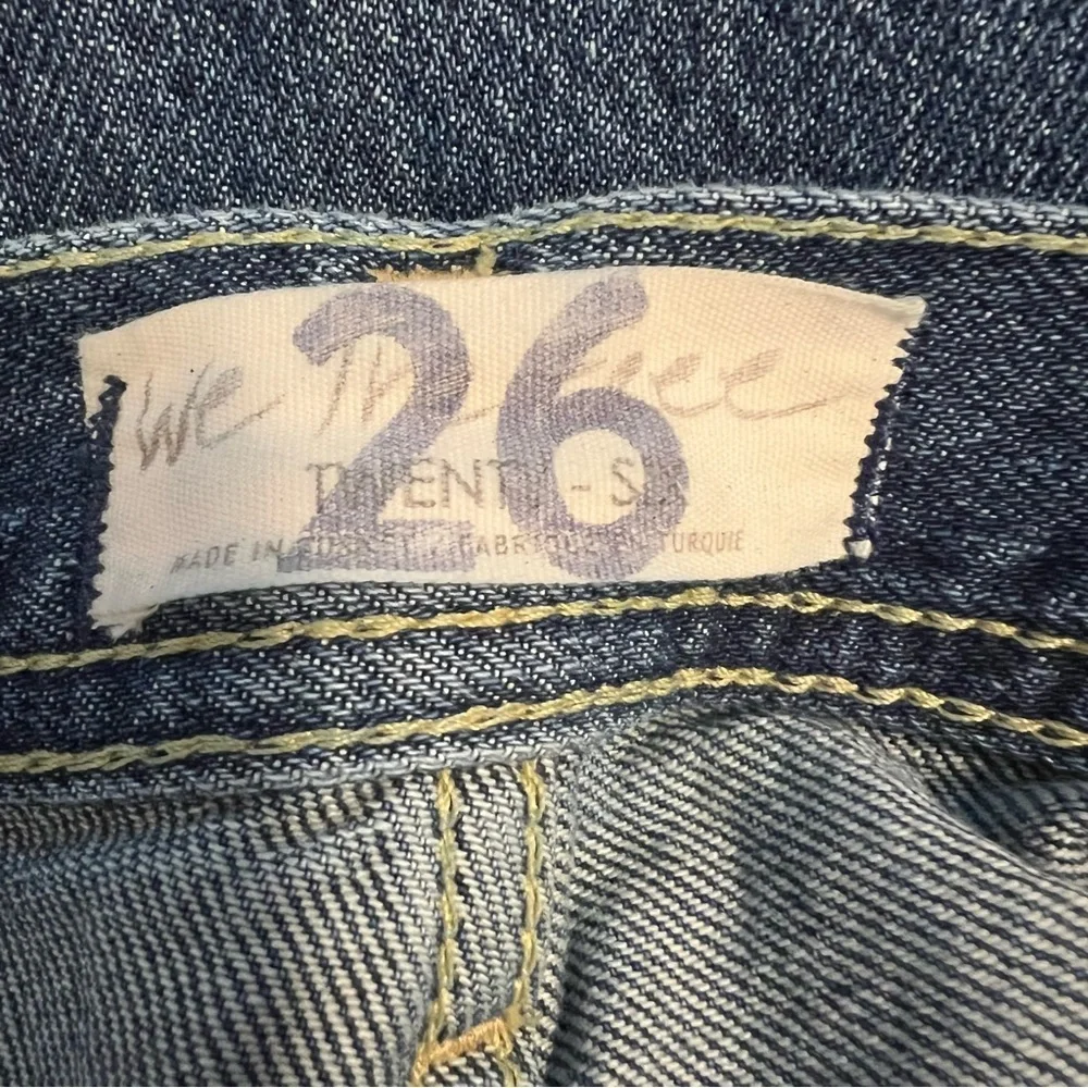 Free People We the Free Maggie Straight Jeans Raw Chewed Hem size 26